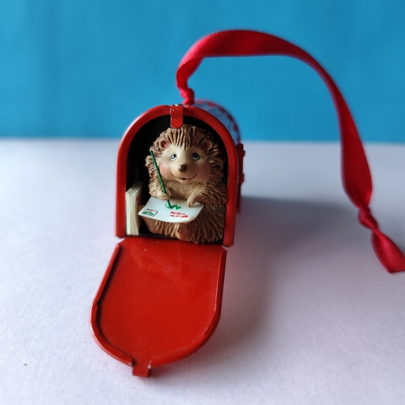 2001 Hallmark Canada Post Christmas tree ornament - Picture 6 of 7